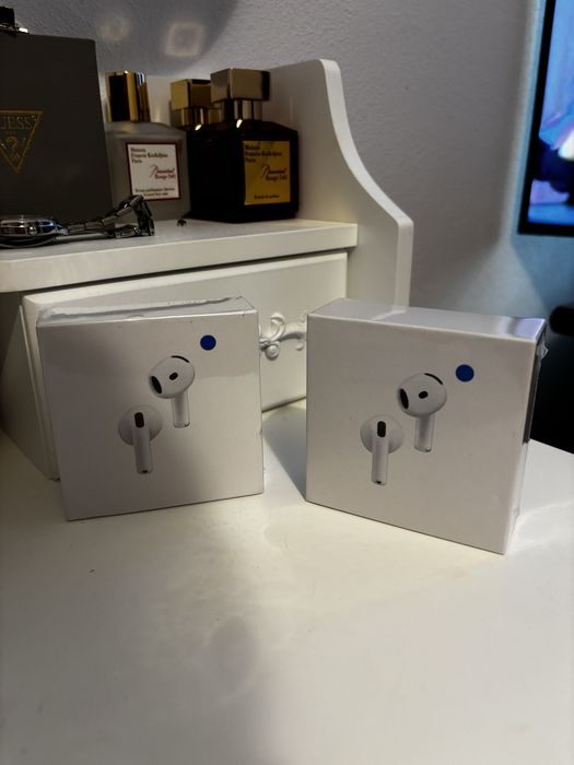 AirPods 4 (1 pachete pe stoc)