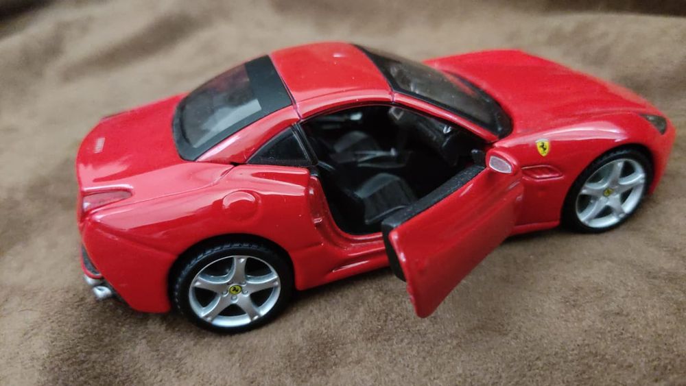 Машинка/игрушка Ferrari