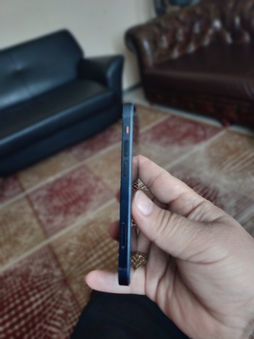 iPhone 12 mini в хорошем состоянии