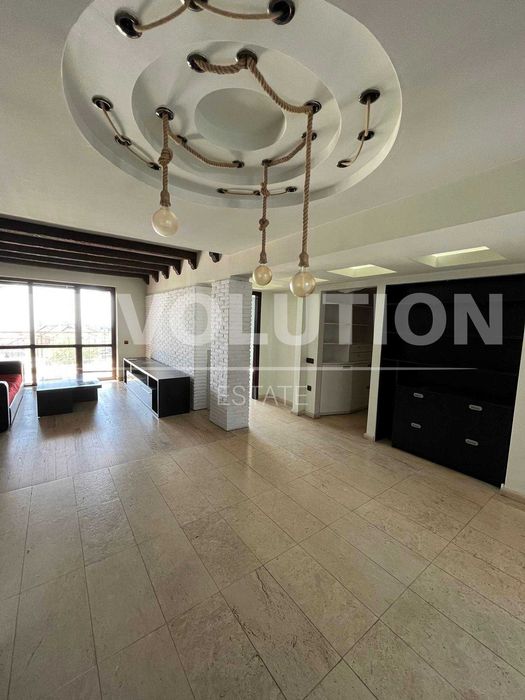 Четиристаен апартамент в м-т Траката/ Две паркоместа в цената!!!