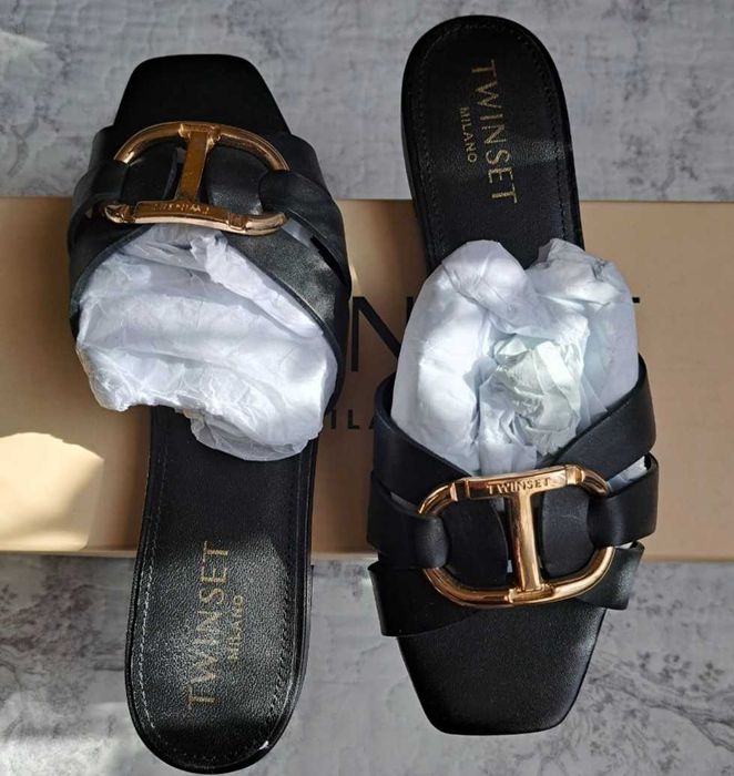 TWINSET Oval T-plaque leather slides