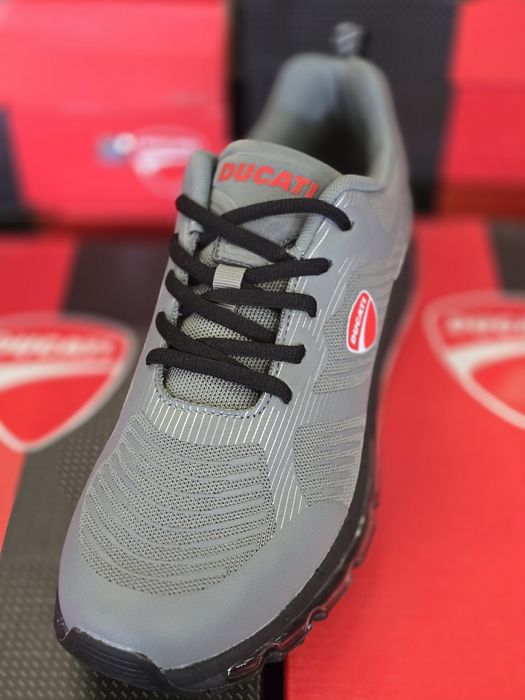 Ducati мъжки маратонки 89лв.