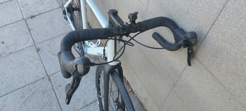 Продавам френски алуминиев  гравел  велосипед   28цола,М размер