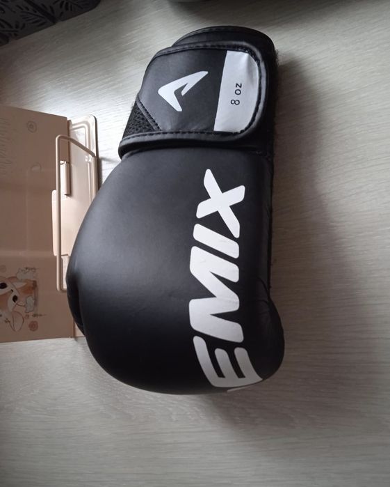 Продам Боксёрские перчатки/ и шлем
