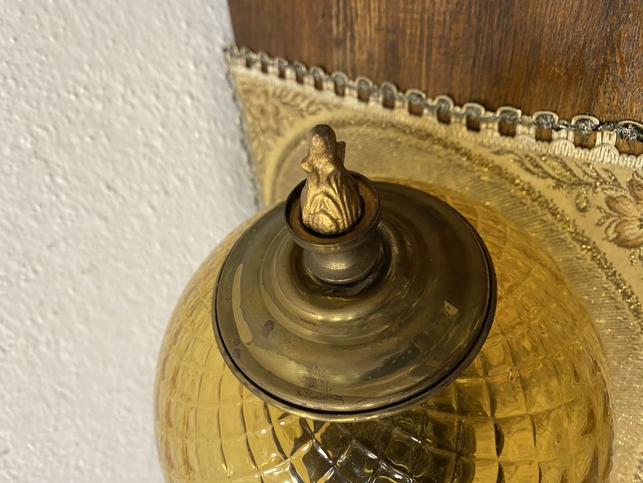 Винтидж белгийски полилей с кехлибарено стъкло и месинг 1950-те