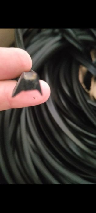 Уплотнитель для пластиковых окон и дверей.