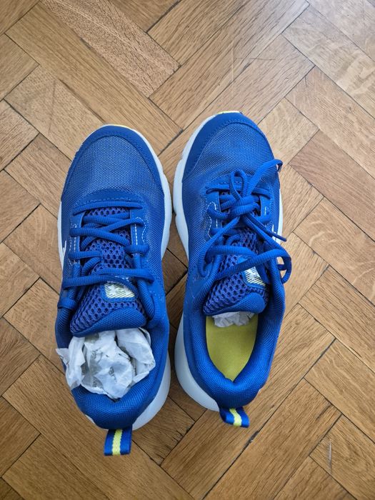 Дамски маратонки UA