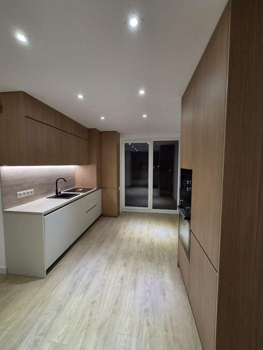 Vând apartament mobilat + loc parcare privat  - NEGOCIABIL