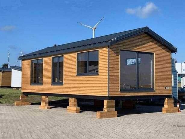 Vand casa moderna pe structura metalica, 10m x 10m