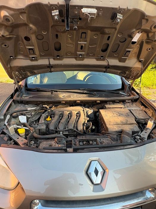 Renault Fluence 2010  1.6 benzina cutie manuală
