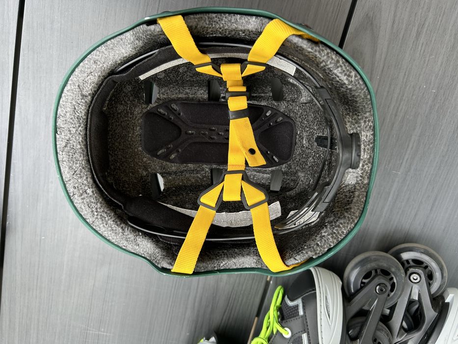 Role roller skating set complet cu casca si protectii incheieturi