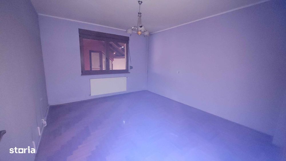 Imobil cu 3case:C1-3 nivele;C2-2nivele;C4-1 nivel;C3;C5;Piscina;Foisor