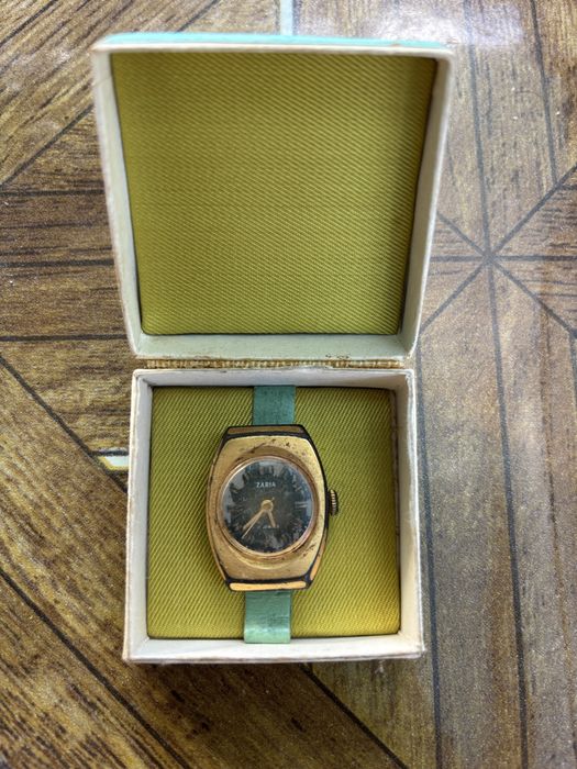 Дамски ретро часовник Zaria
