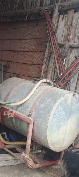 Vând pompa de erbicidat