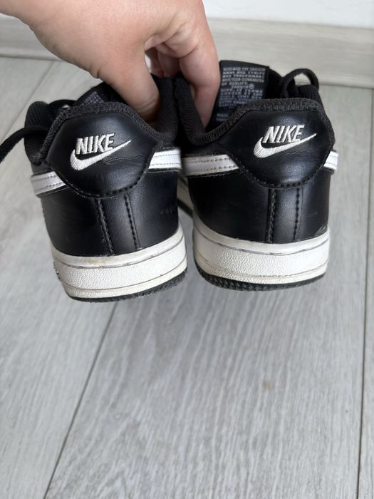 Adidasi tenisi Nike Air Force 1 Low