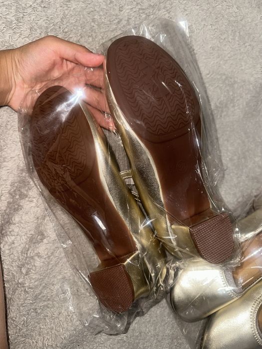 Золотые народные туфли новые