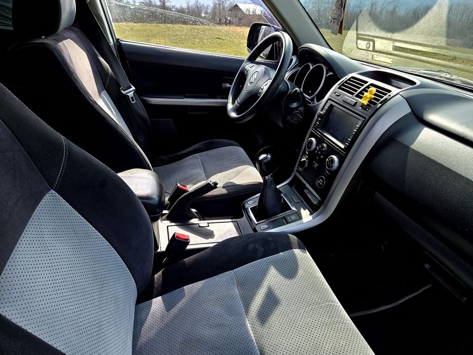 Schimb Suzuki Grand Vitara 4x4  1.9 ddis Limited Edition  cu GV benzina  sau 4x4 benzina