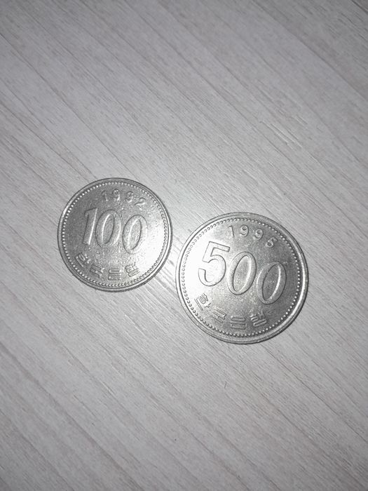 Монеты 500 и 100 Вон