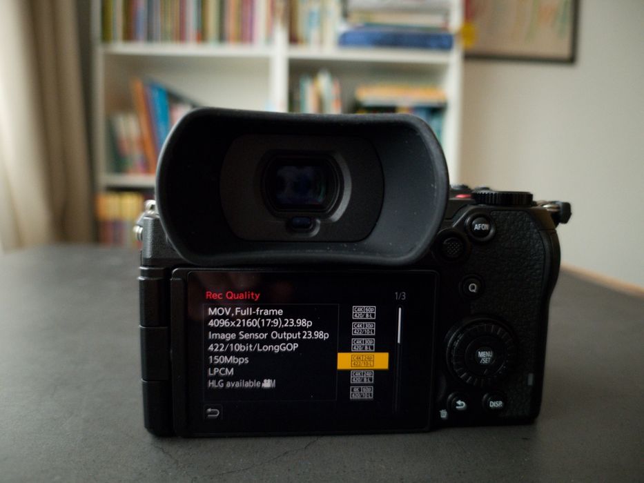 Продавам Panasonic Lumix S5D