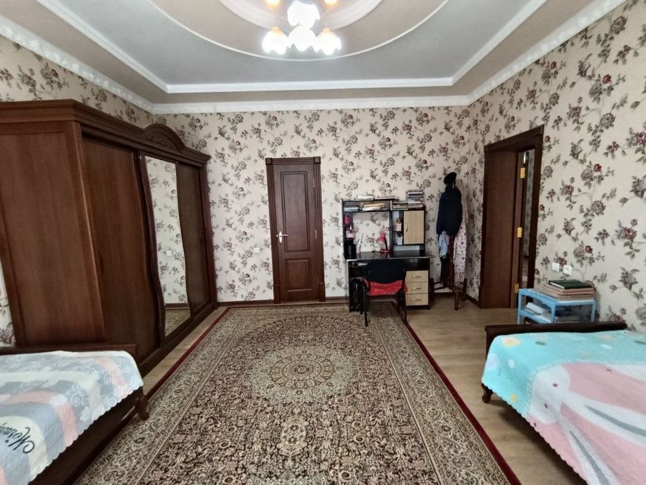 8 ком. ДОМ. Участок 4 сотки. Янгихает р-н, мах. "Олчазор". Метро 1 км.