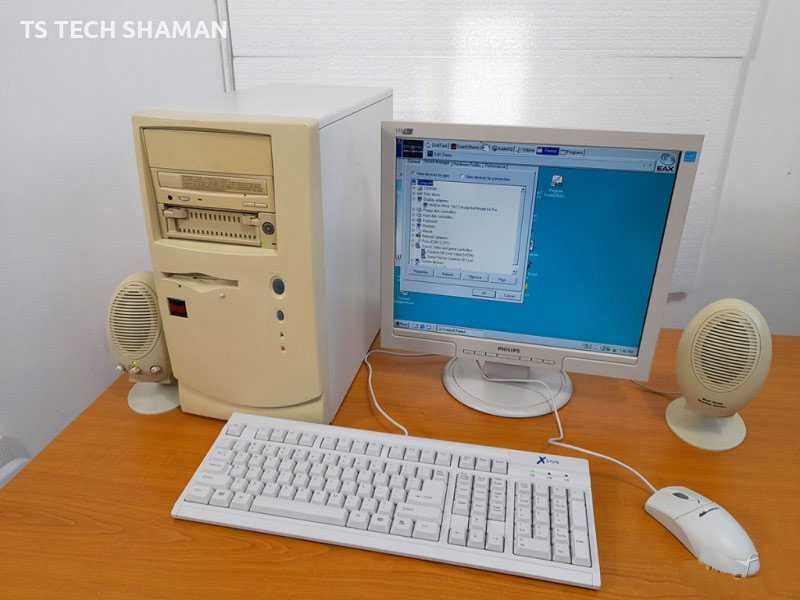 Продавам забележителен ретро компютър с Windows 98SE