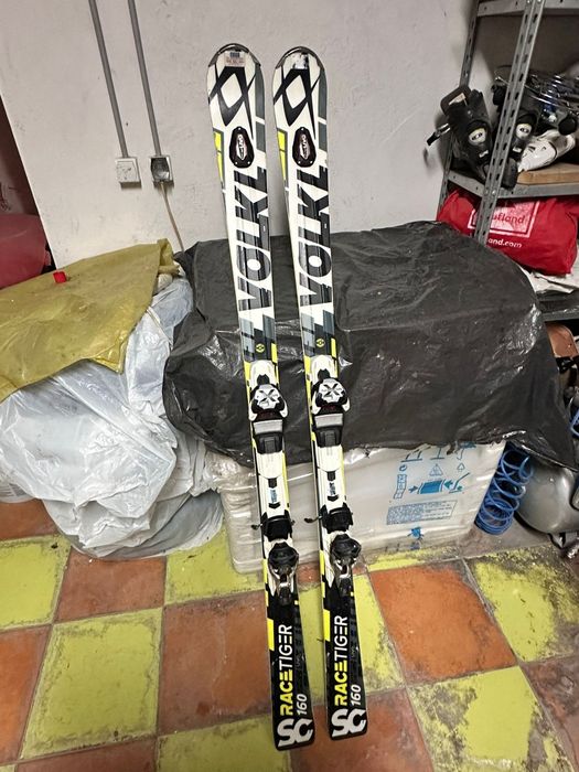 Vând sau schimb schiuri Volkl Racetiger SC