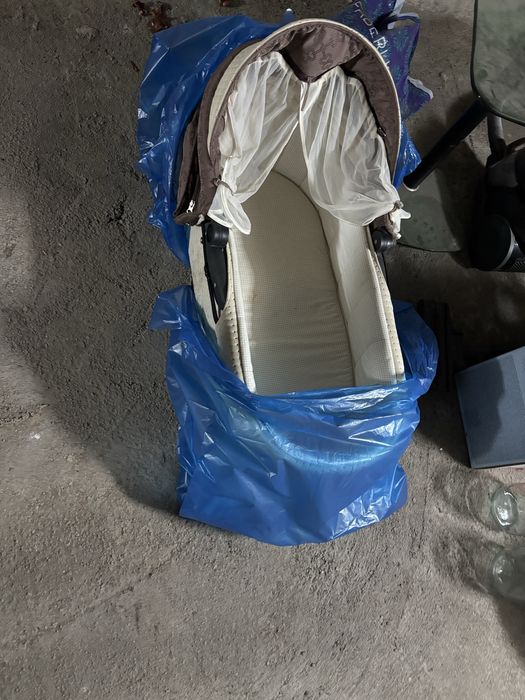 Детская коляска три в одном.