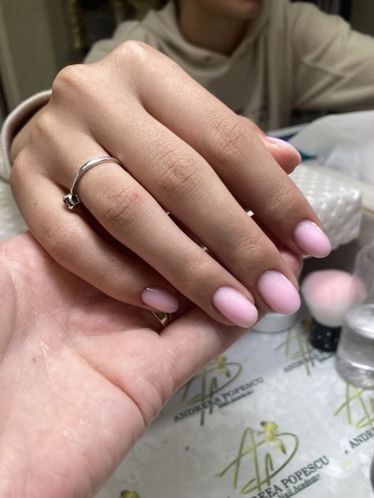 Aplic unghii cu gel - 60 de lei