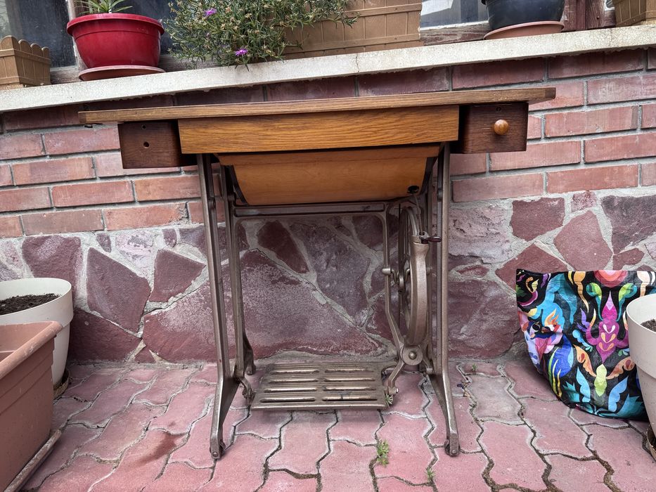 Крачна руска шевна машина