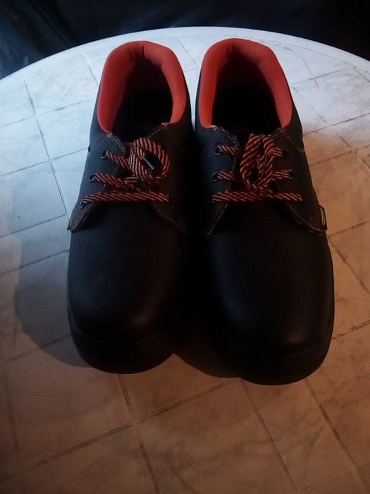 продавам мъжки работни боти