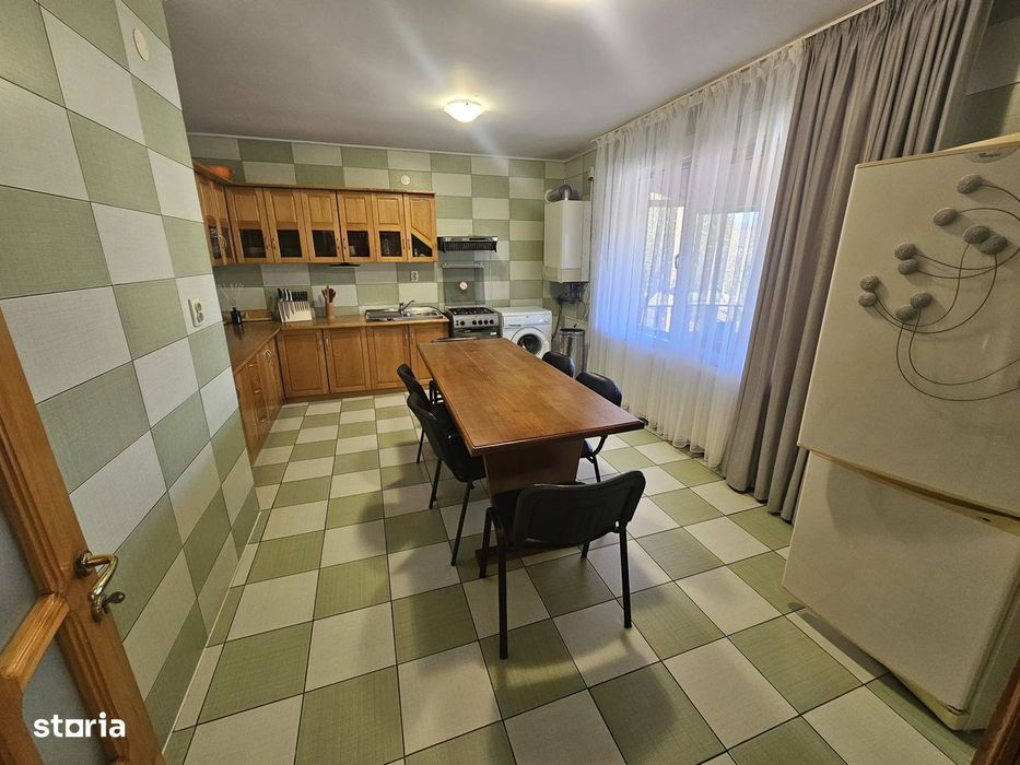 Casă de închiriat în Curtea de Argeș.