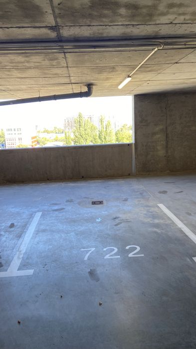 Inchiriez  loc de parcare supraetajat zona Hills Brauner