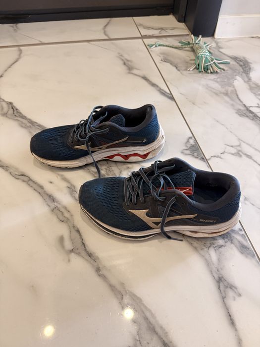 Маратонки Mizuno 42