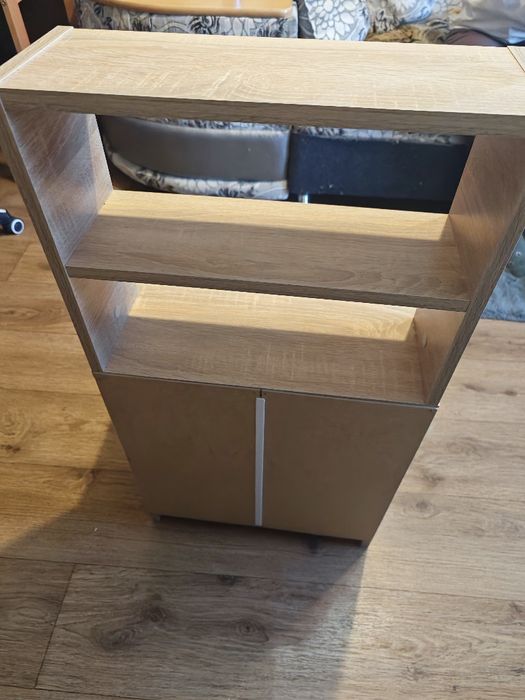 Продам небольшой комод с полкой