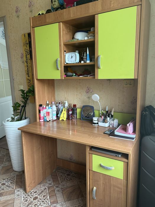 продам школьный стол