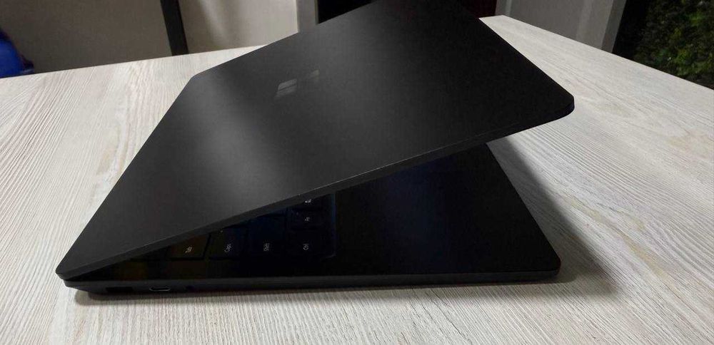 Surface Laptop 4 Black 13.5” 2,5K IPS I7-1185G7 сенсор 16GB/256GB NVMe