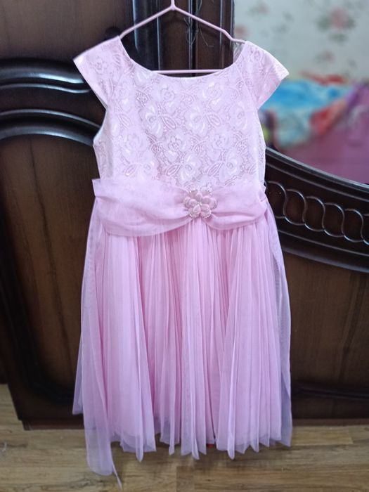 Продам праздничные платья