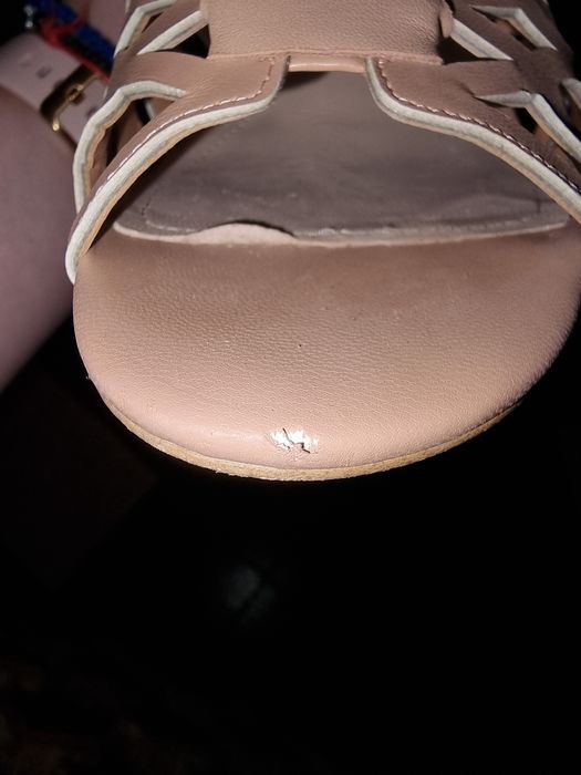 Страхотни сандали на guess