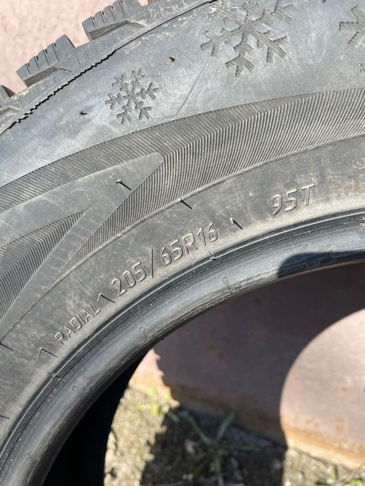 Зимние шины б/у отличное состояние
