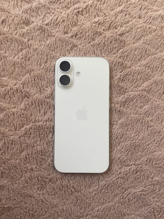 Iphone 17 alb încă în garanție