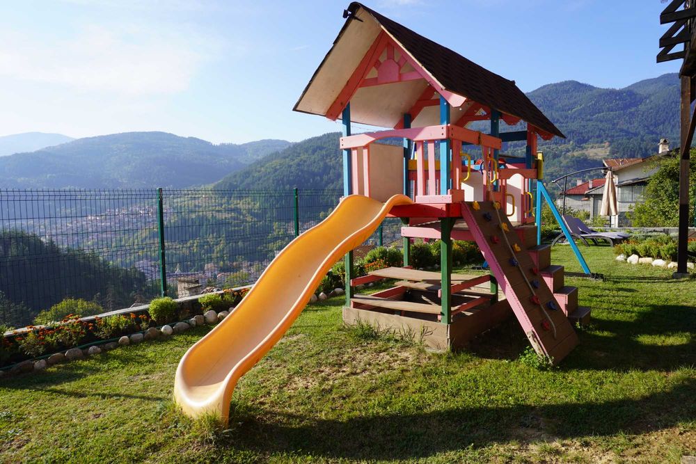 Самостоятелна къща за гости в гр. Девин “ планински полъх “