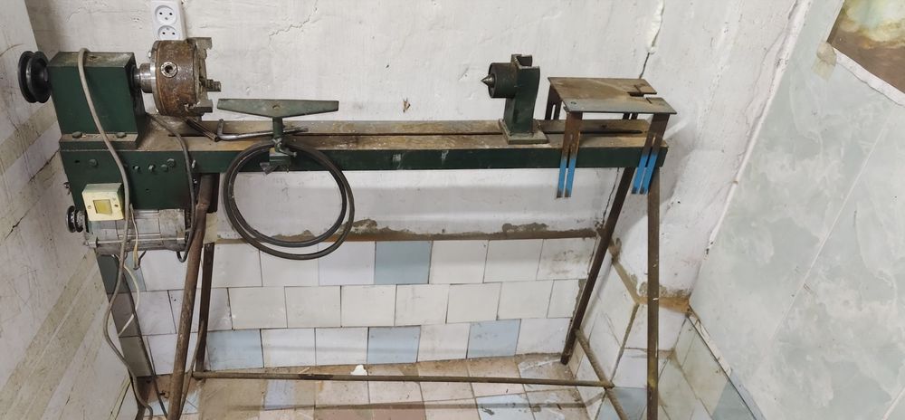 Продам токарный станок по дереву