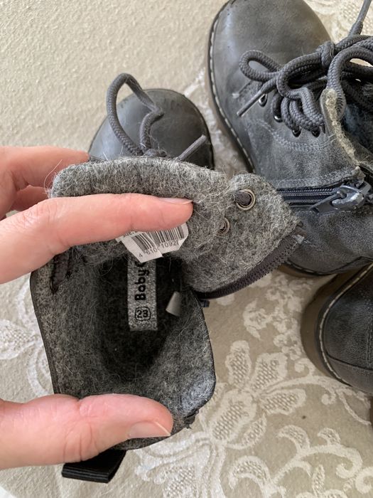 продам детские осенние ботинки