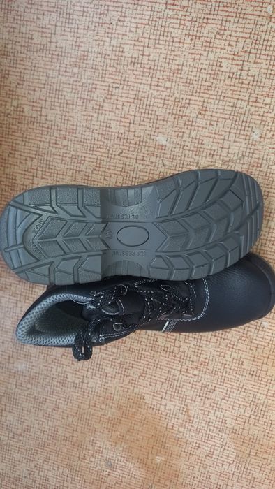 Продам спец обувь