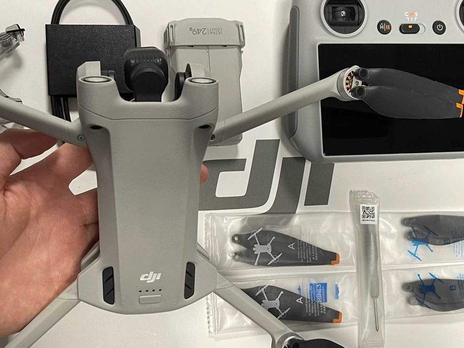 DJI Mini 3 Pro Standard Combo - Utilizat, Funcțional