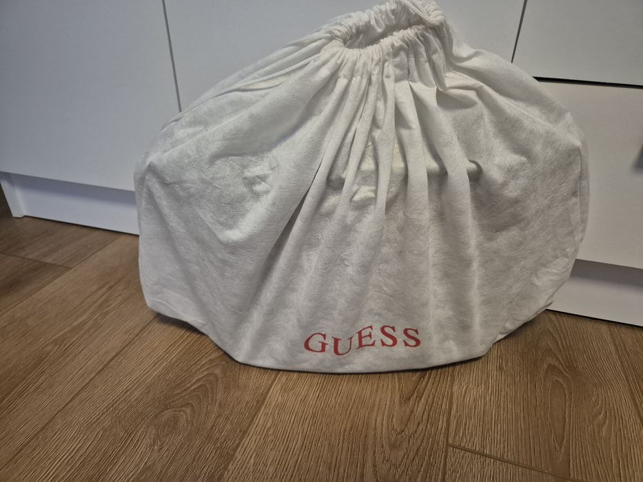 Употребявана чанта Guess