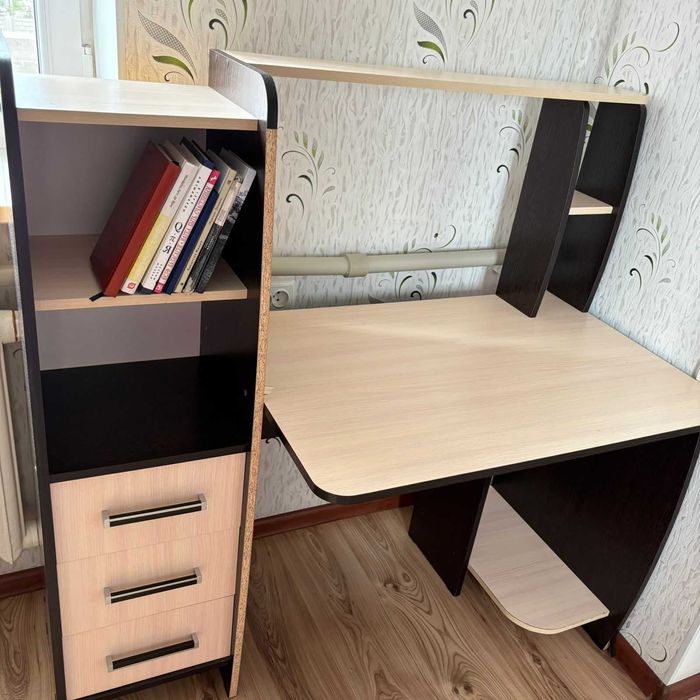 Продается овальный стол с стульями