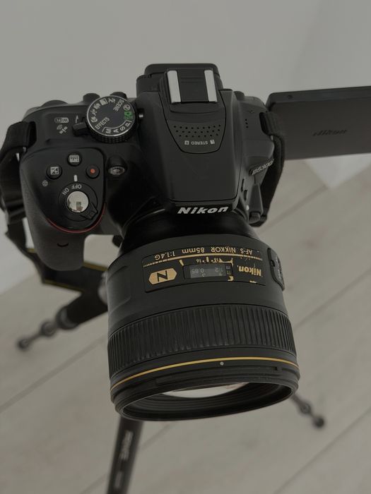 Nikon D5300 + 85mm f/ 1.4G Obiectiv + Set