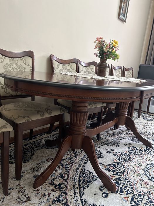 Стол с 10 стульями