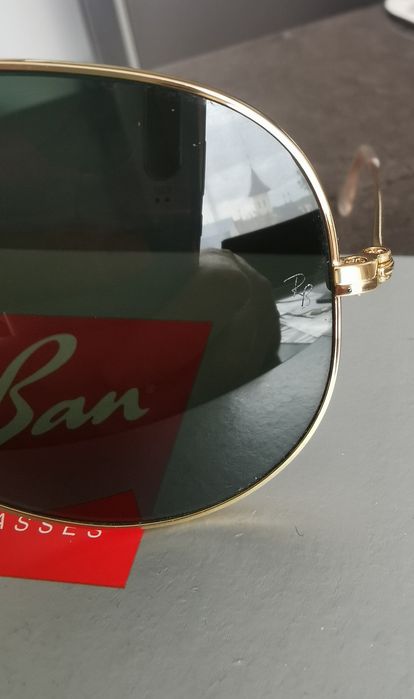 Ochelari de soare Ray-Ban, impecabili.